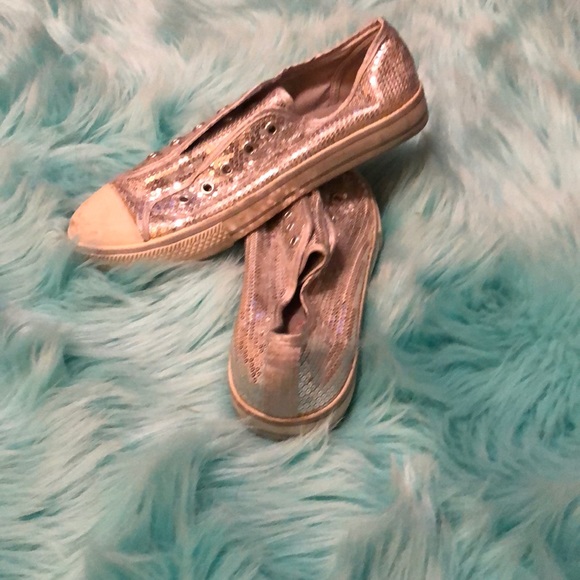 Shoes - Picture 4 of 4